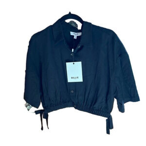 NWT Billie Women’s Black Cropped Blouse, Size Large.